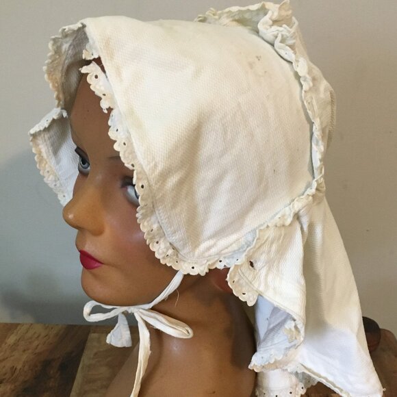 Antique Edwardian Era White Prairie Bonnet for Small Woman or Child - Picture 2 of 6